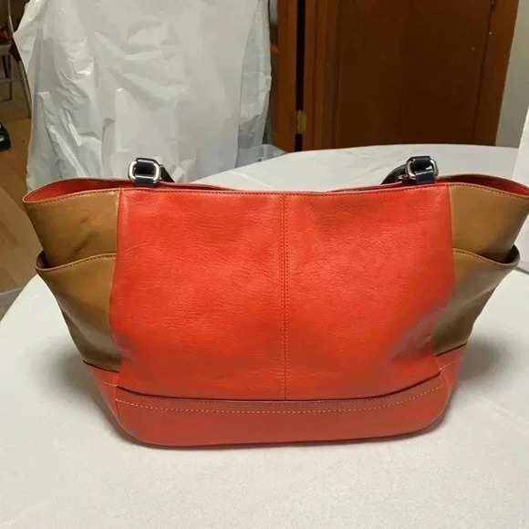 COACH Bag/Purse. Some signs of wear but an over all great piece. - Picture 2 of 6